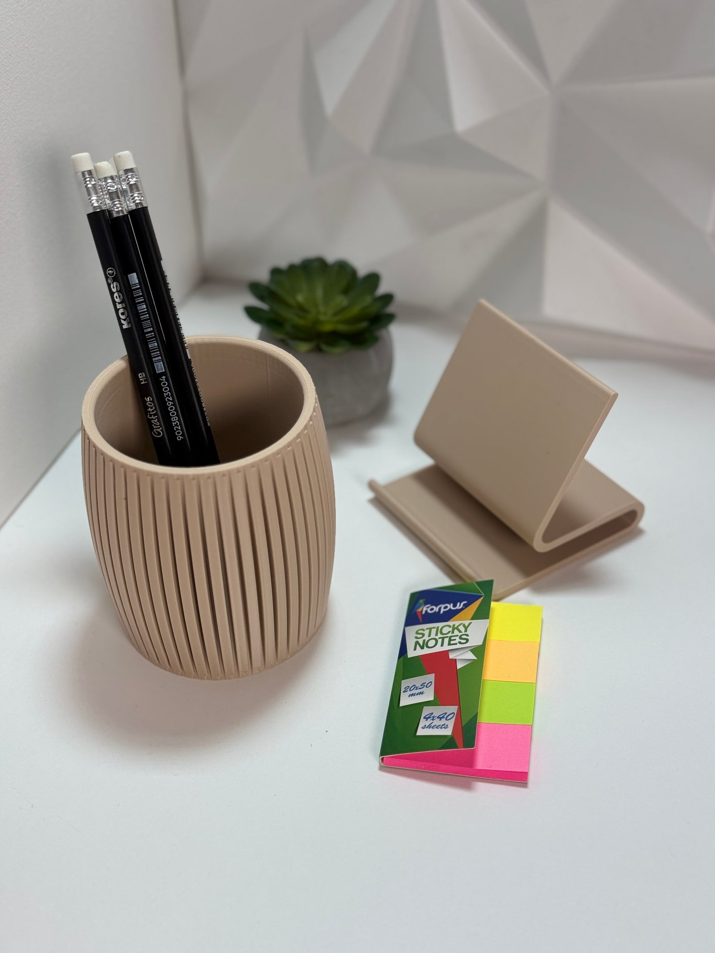 STRIA kolekcija – pieštukinė su telefono laikykliu